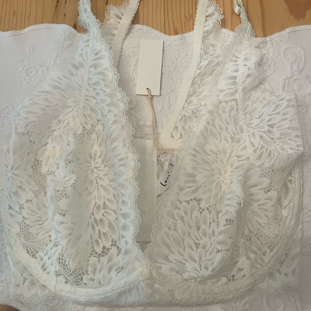 Lonely Lingerie NWT cream lace 32F